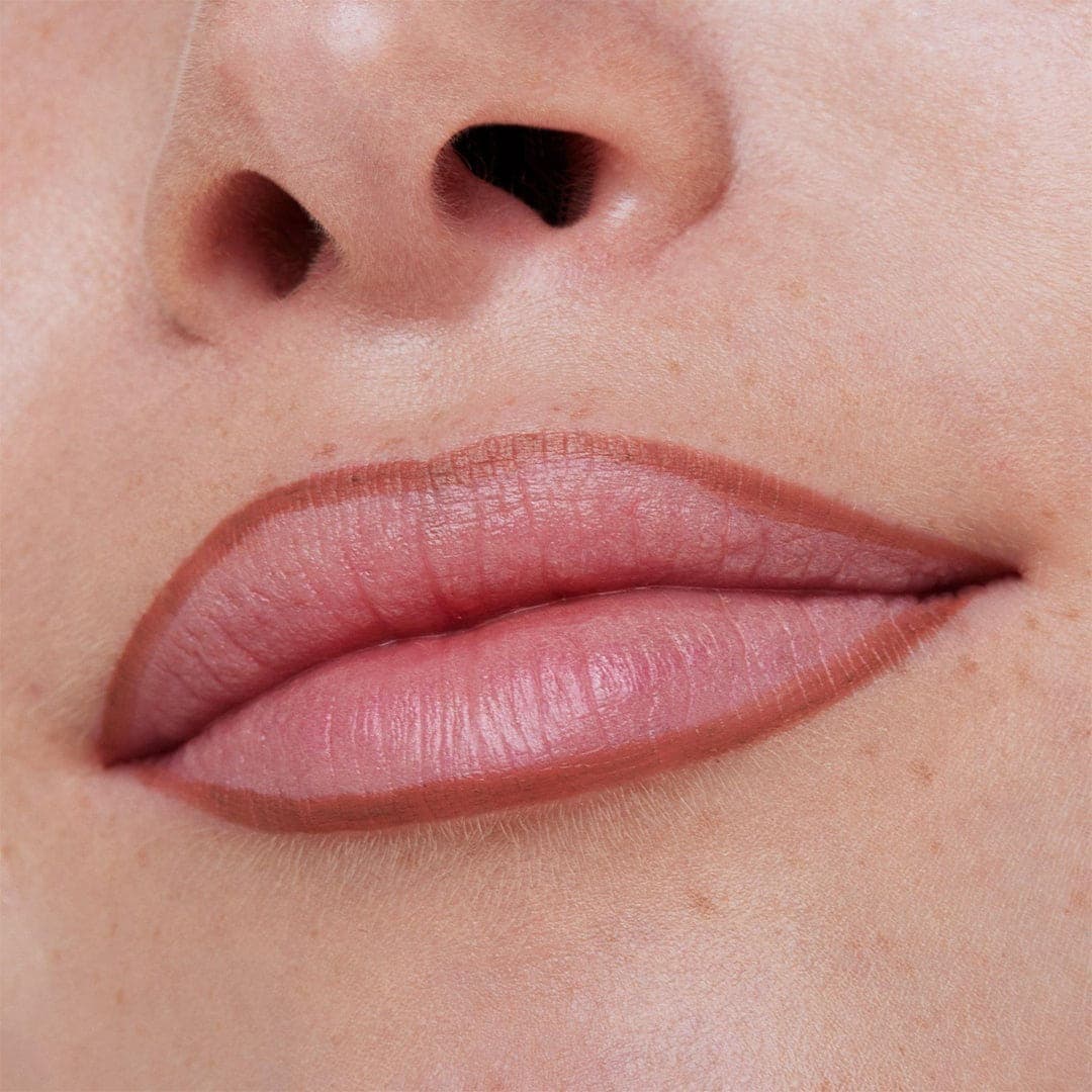 Essence-8H-Matte-Comfort-Lipliner-XOXO-Beauty-Cosm-5 (1)