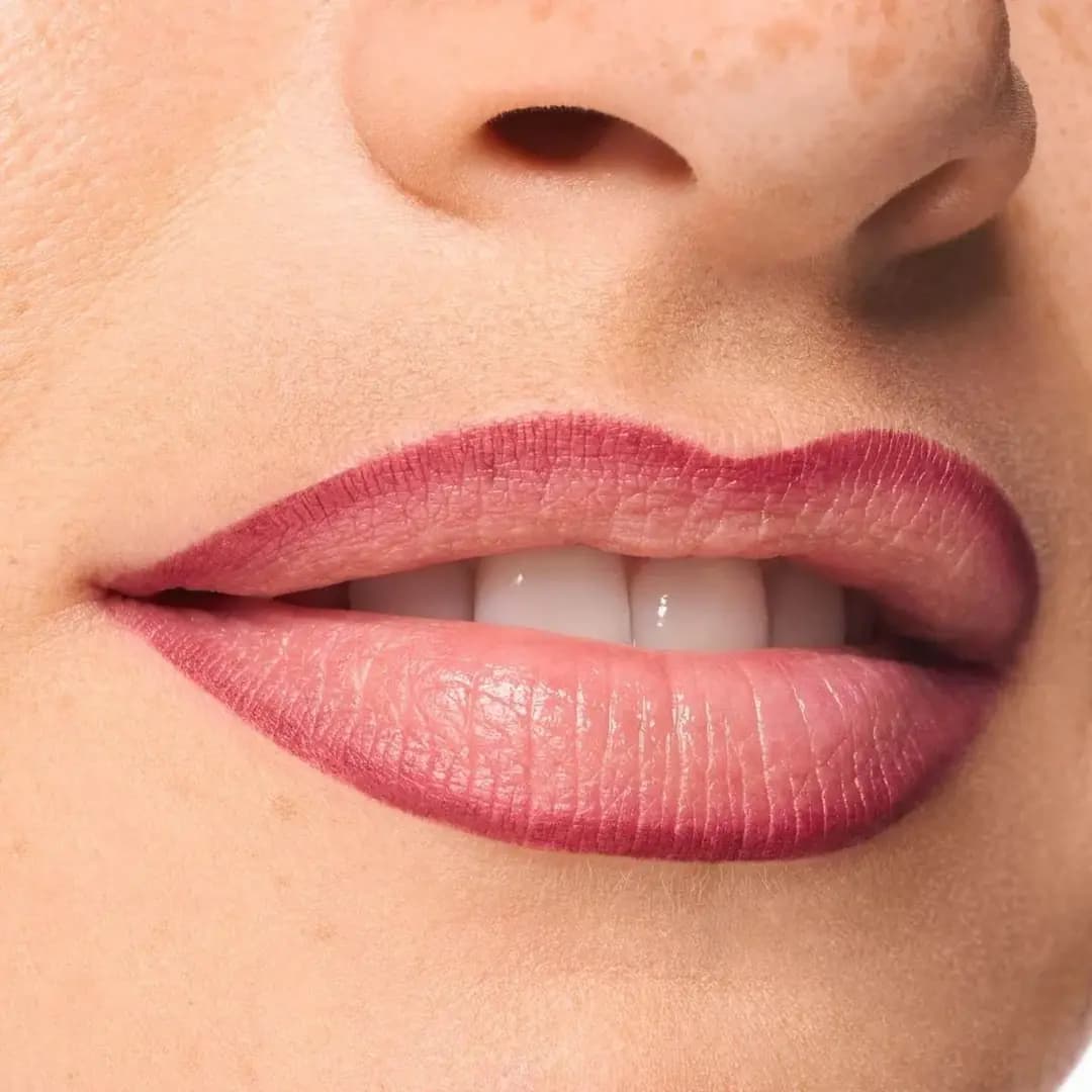 Essence-8H-Matte-Comfort-Lipliner-XOXO-Beauty-Cosm-3819 (1)